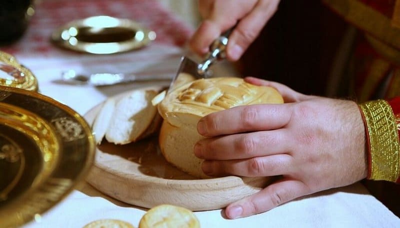 Почему для Причастия используется только дрожжевой хлеб?