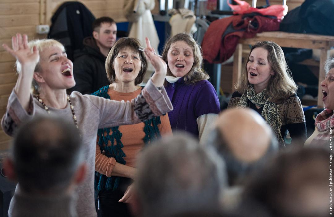 Сектанты приходят раз в неделю?