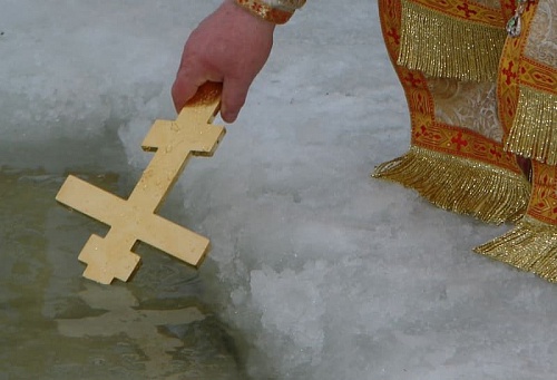 Что происходит во время освящения воды на Крещение